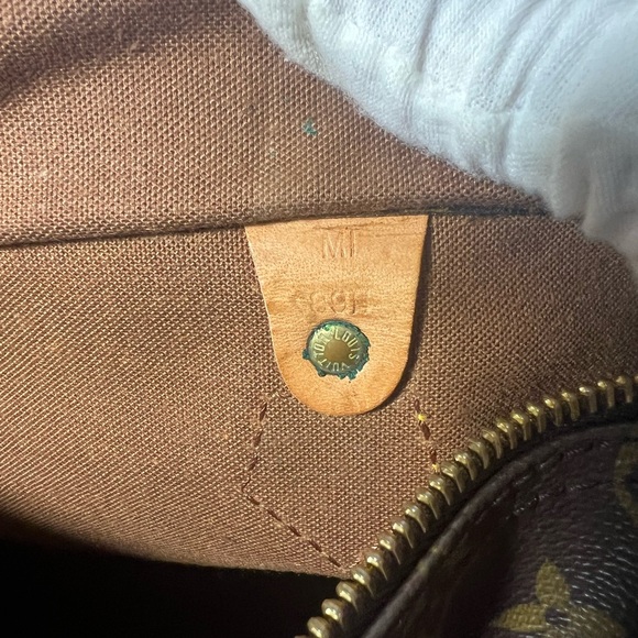 EUC Louis Vuitton Monogram Speedy 25 - Picture 14 of 15